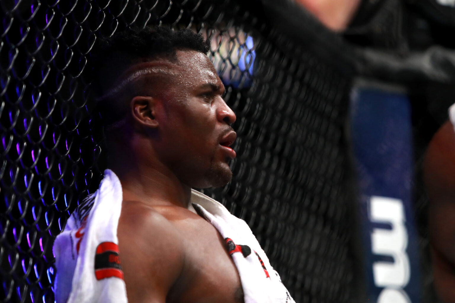 Francis Ngannou tabassé par 3 enfants vidéo YOP L FRII