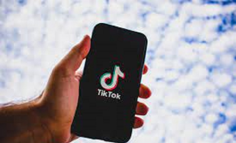 La Commission européenne interdit à ses employés d’utiliser l’application chinoise TikTok