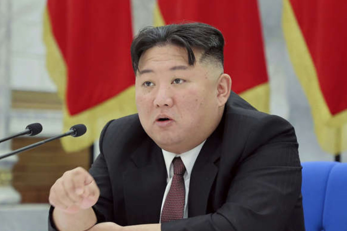 Corée du Nord : le président Kim Jong-un fait exploser les routes reliant son pays à...