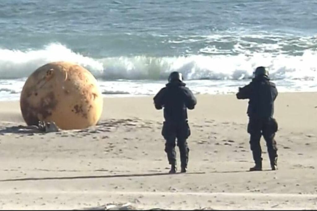 Japon boule métallique plage