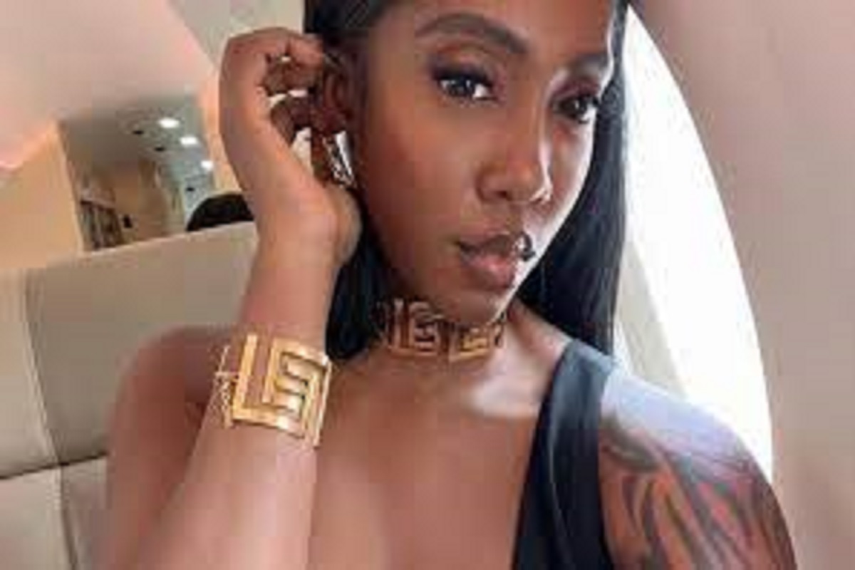 Tiwa Savage : La star nigériane dans une robe qui laisse transparaître tout son  corps (photo)