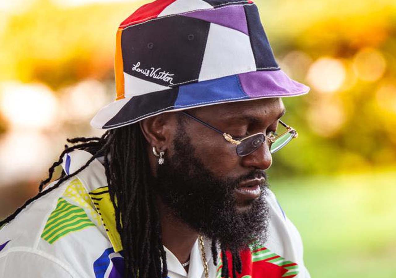 Adebayor Sheyi triste