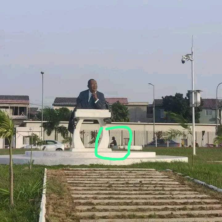 Statue Alassane Ouattara