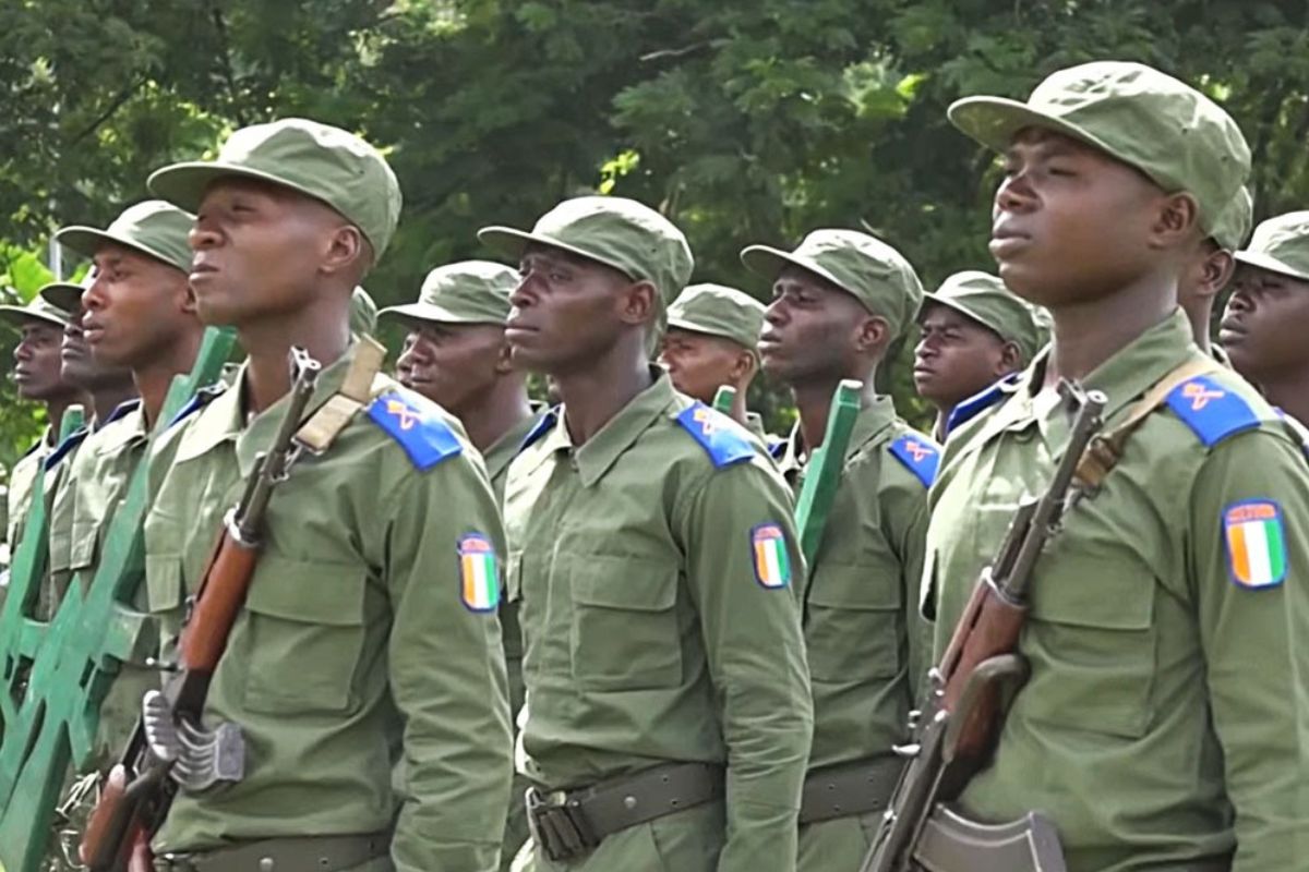 Côte d’Ivoire : l’État-Major des Armées annonce une opération spéciale sur l’ensemble du territoire Côte d’Ivoire : cette ONG incite les étudiants à rejoindre les forces armées