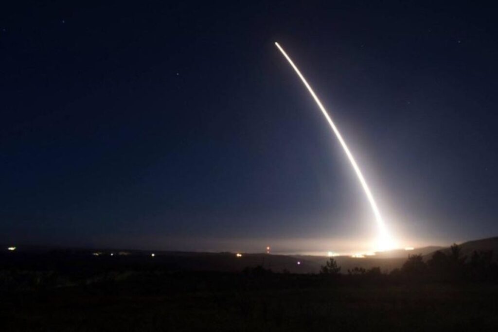 Armement : face à des menaces répétées de la Russie, les États-Unis répliquent avec ce missile le plus sophistiqué au monde