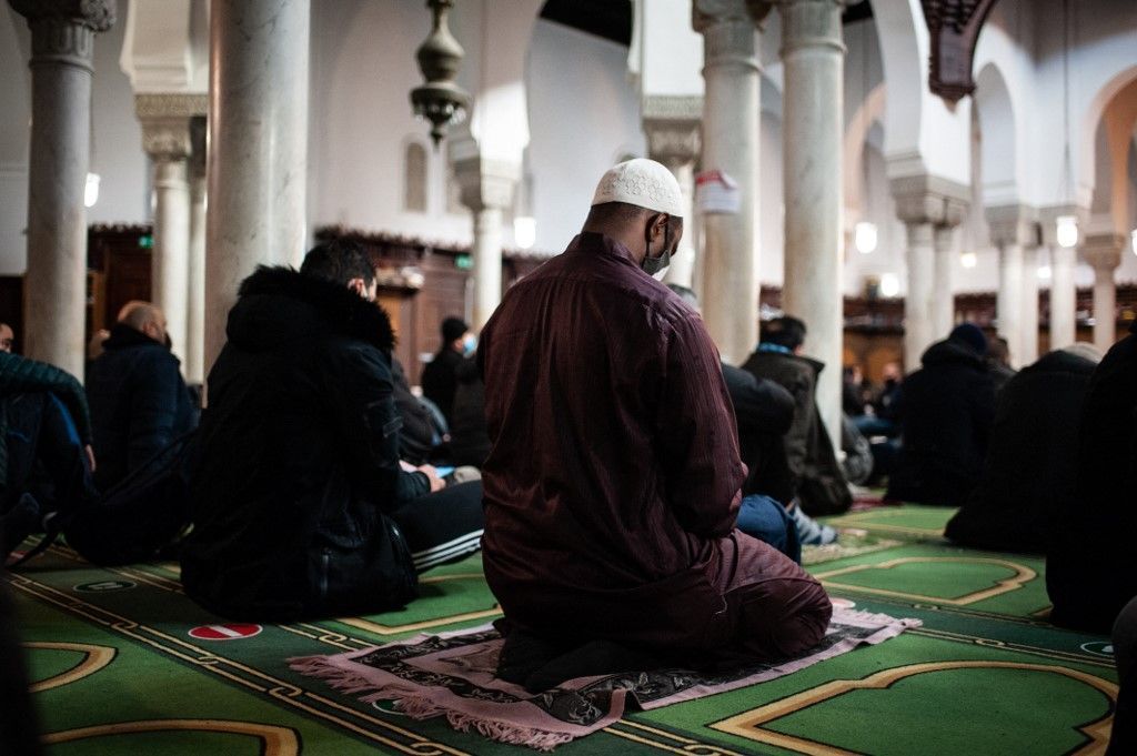 Algérie : Un tiktokeur provoque un tollé après la diffusion d’une chanson de rap dans une mosquée (vidéo)