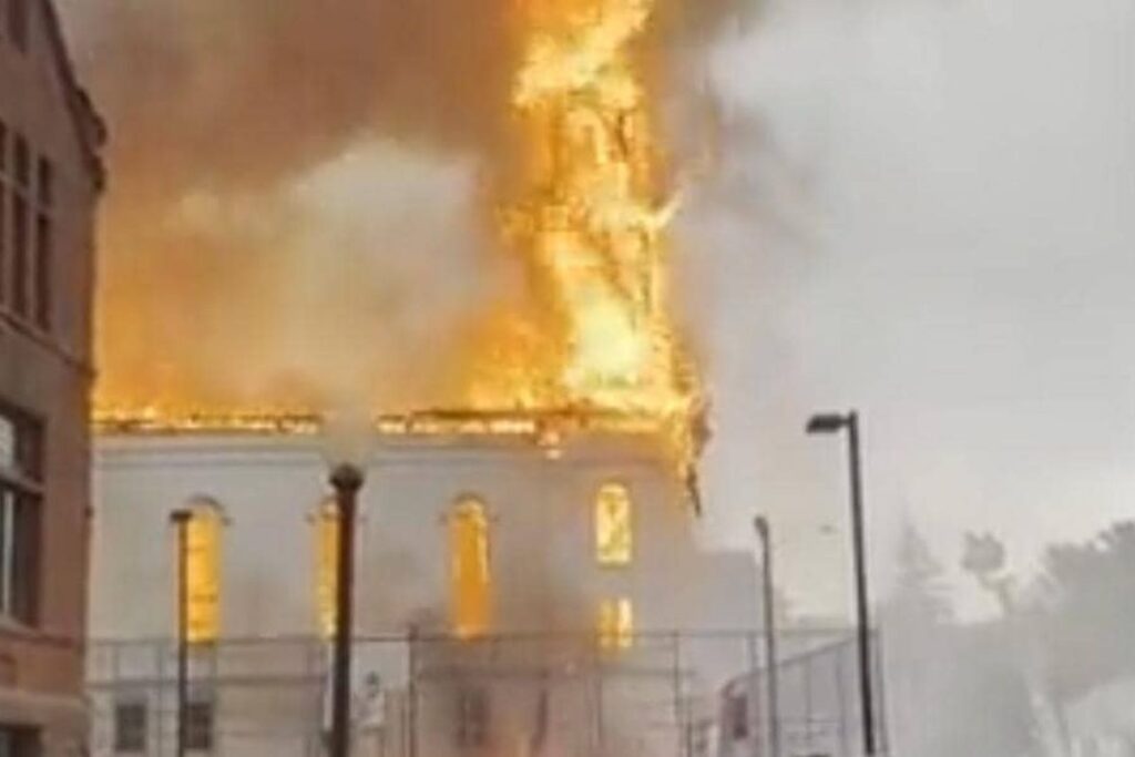 Église frappée par foudre