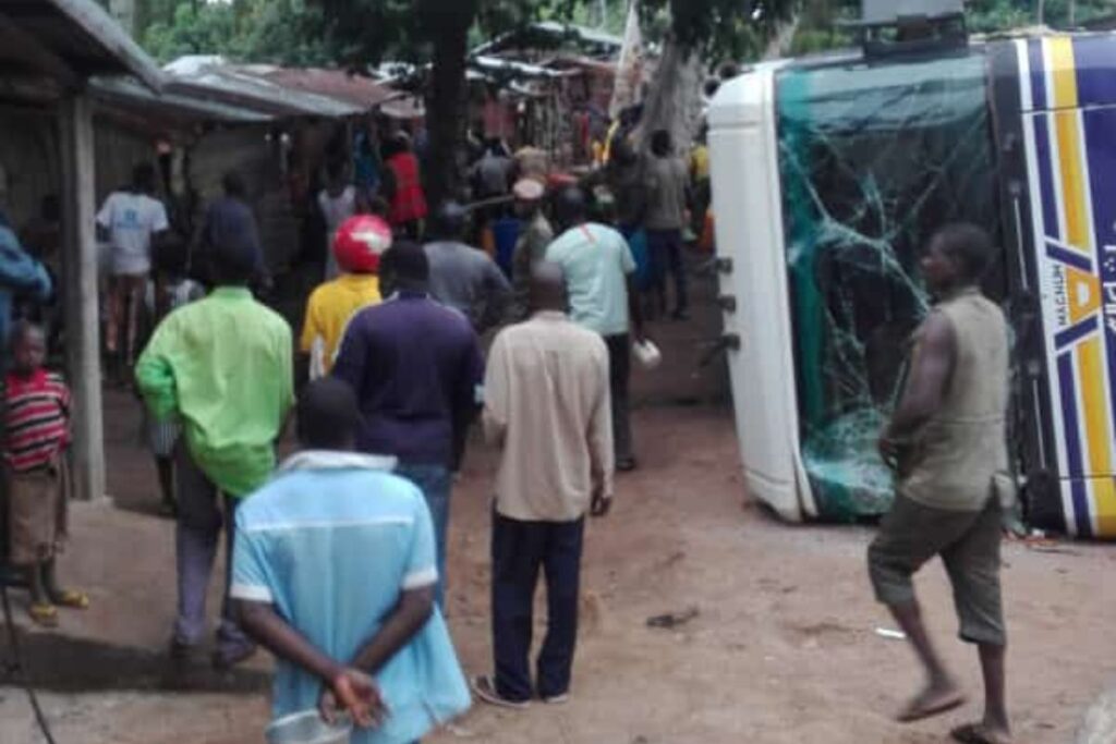 Togo camion-citerne renversé