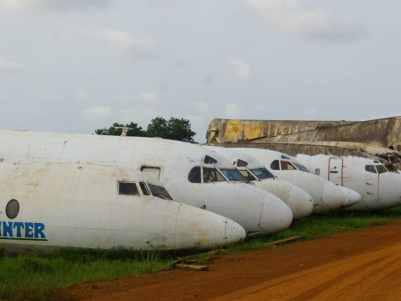 sites touristiques : Le cimetière des avions à Songon