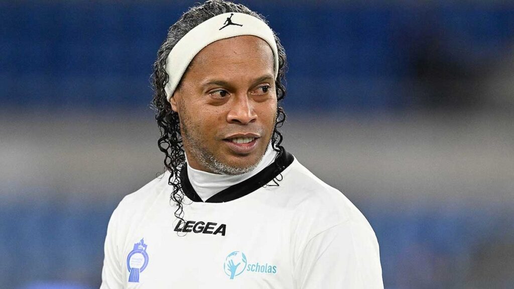 Ronaldinho pays Afrique