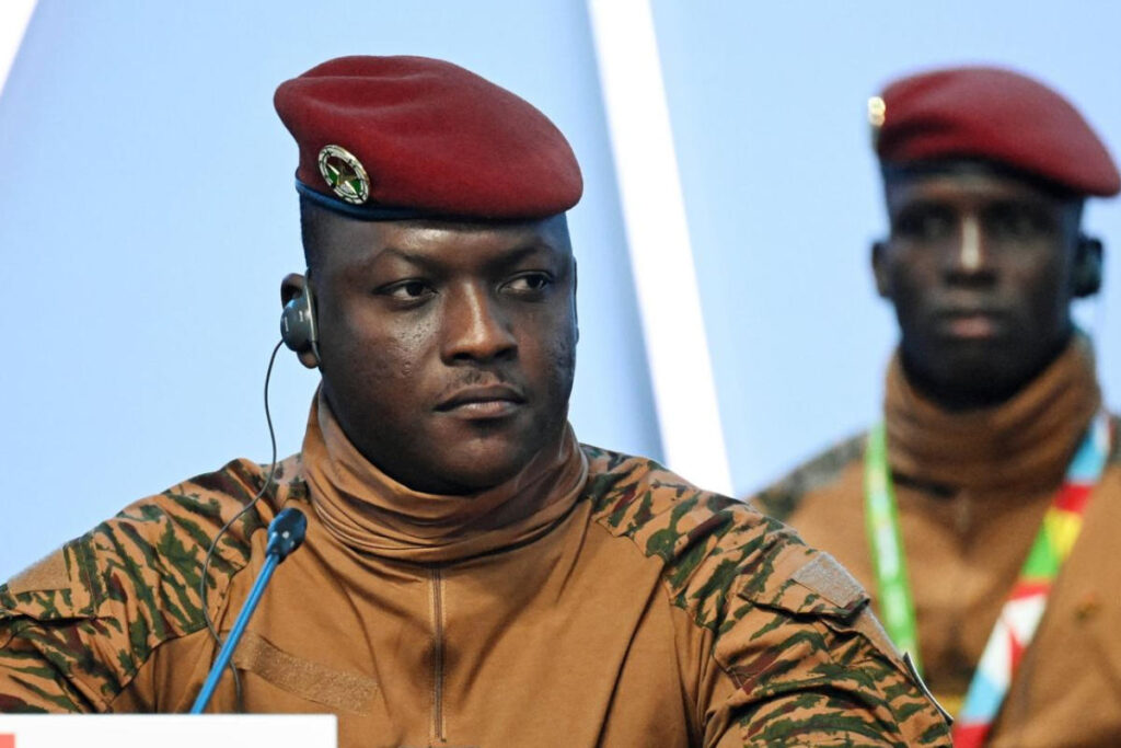 Burkina Faso : après avoir chassé la France, la junte consolide ses liens avec plusieurs superpuissances dont...