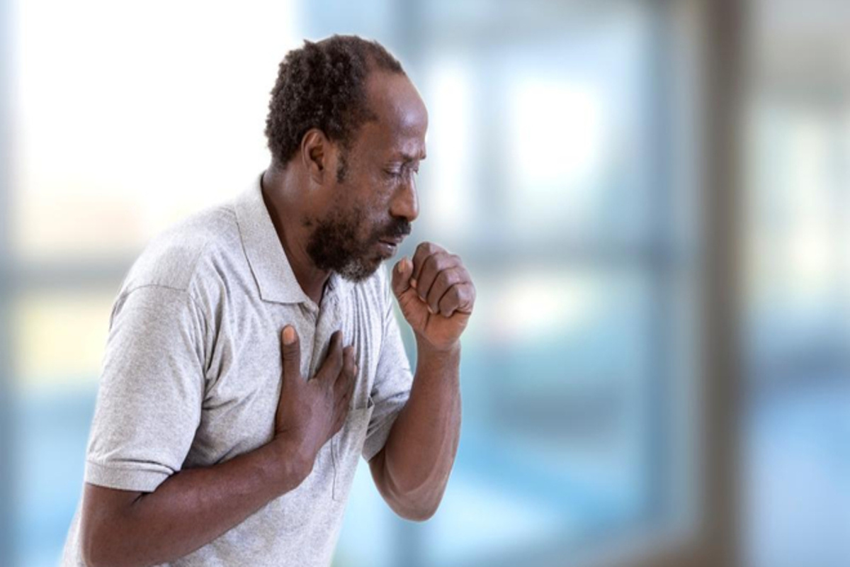 La toux est une irritation des voies respiratoires. En période de poussière comme l'Harmattan, elle devient de plus en plus récurrente. Non soignée, la toux peut devenir insupportable et difficile à vivre avec.