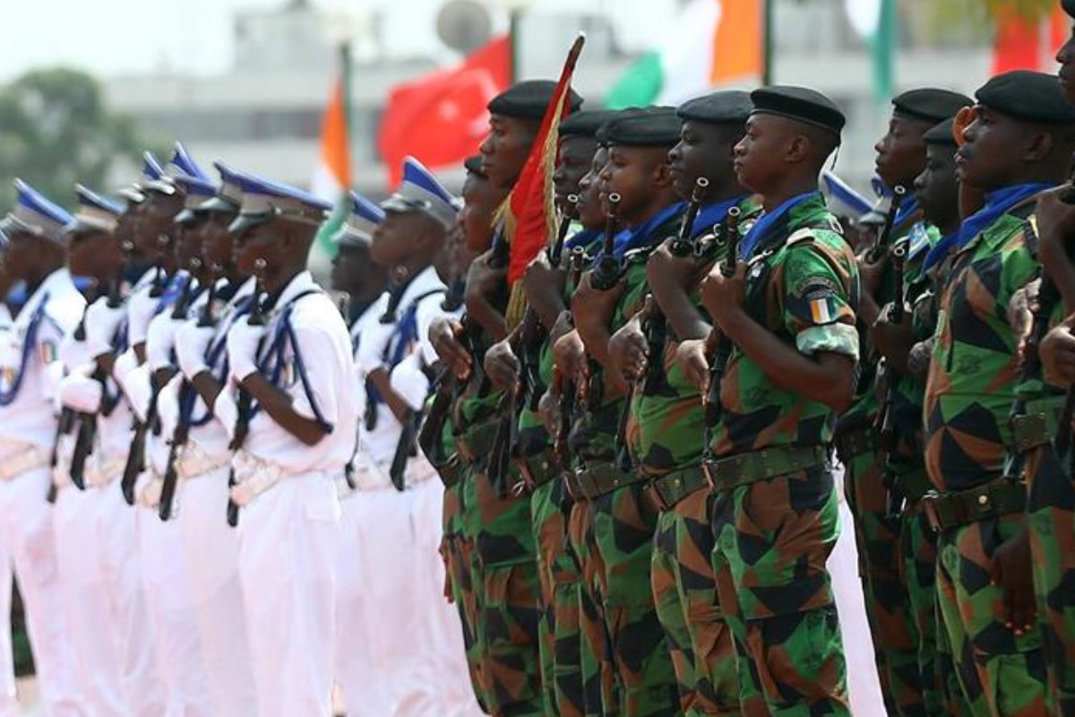 Côte d'Ivoire : l'armée de la France, des États-Unis et du Maroc débarque à Abidjan