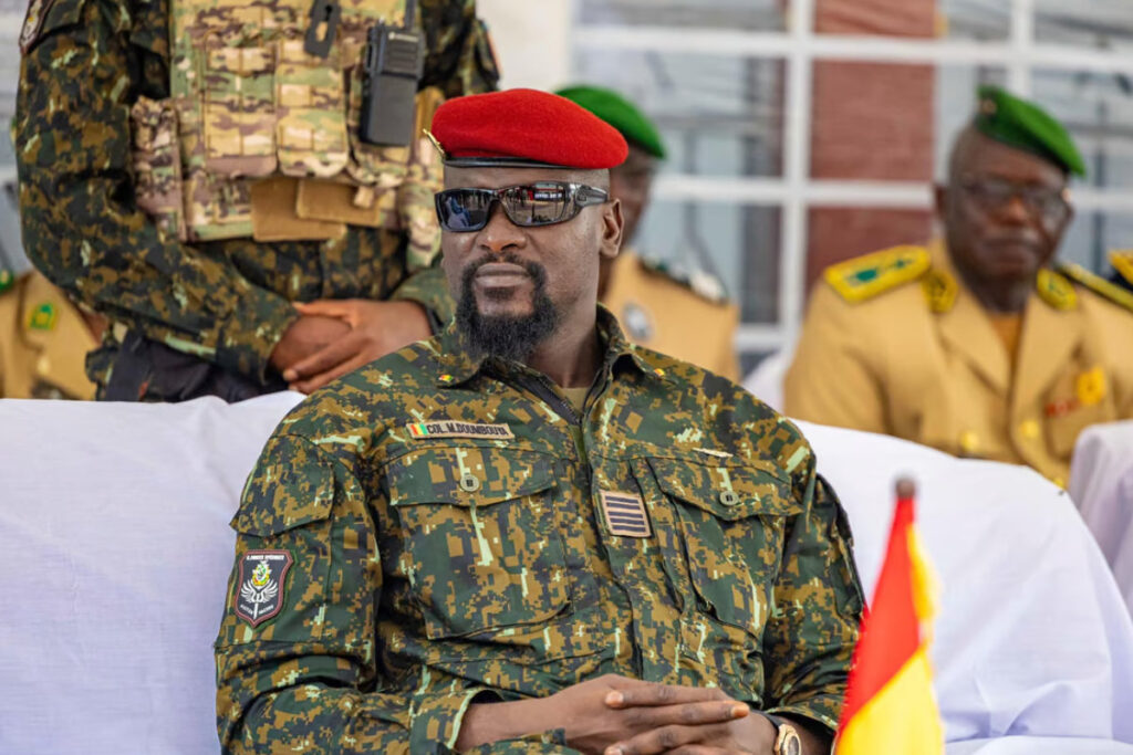 Guinée : mauvaise nouvelle pour le colonel Mamadi Doumbouya, une plainte déposée en France contre le chef d'État par...