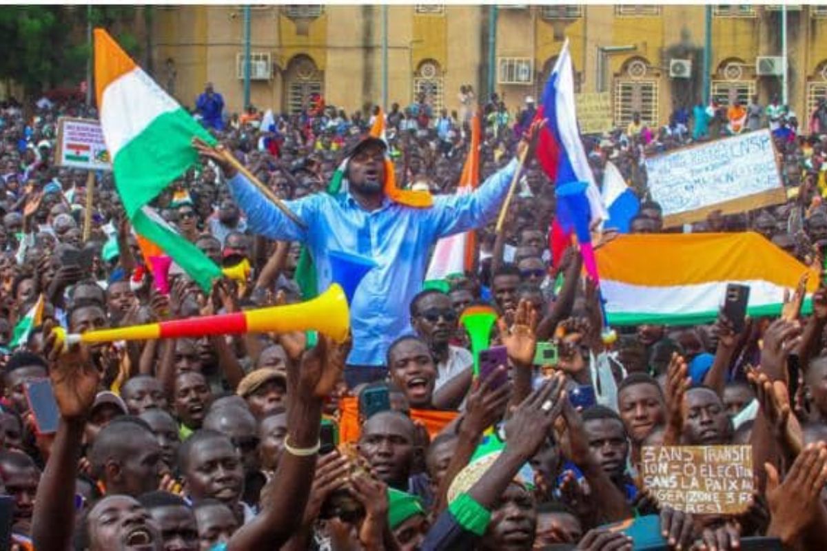 Niger : Niamey aux couleurs des drapeaux de la Russie, du Mali, du Burkina Faso