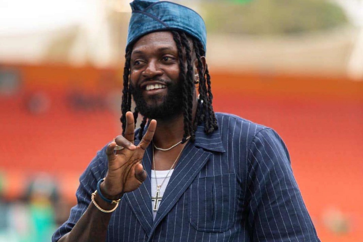 Adebayor forgets Cristiano Ronaldo and Henry and names his best teammate: “He is exceptional”