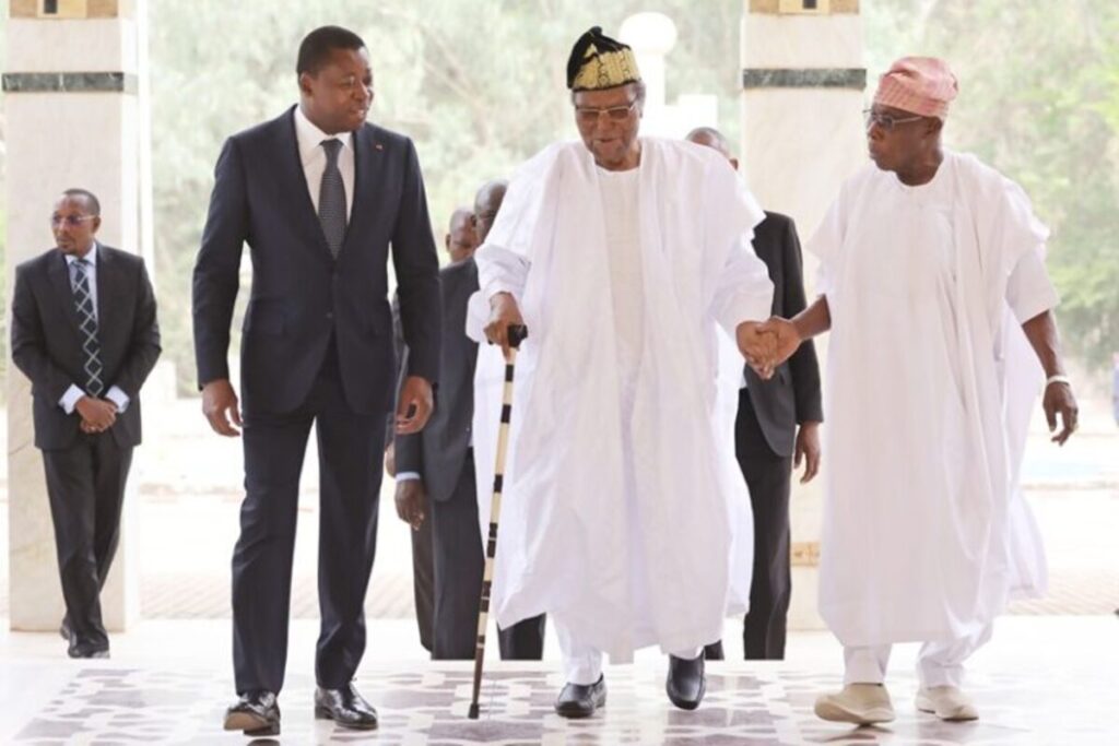 Togo : Soglo et Obasanjo se sont entretenus avec Faure Gnassingbé ; la raison