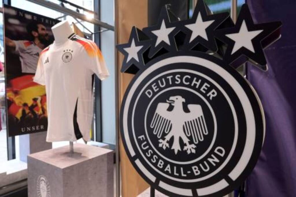 Après avoir abandonné Adidas, la Mannschaft critiquée pour manque de patriotisme