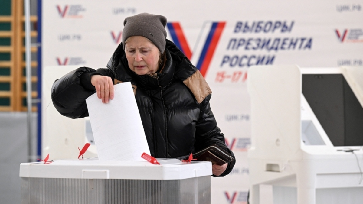 Russie : huit jours de détention pour avoir écrit "Non à la guerre" sur son bulletin