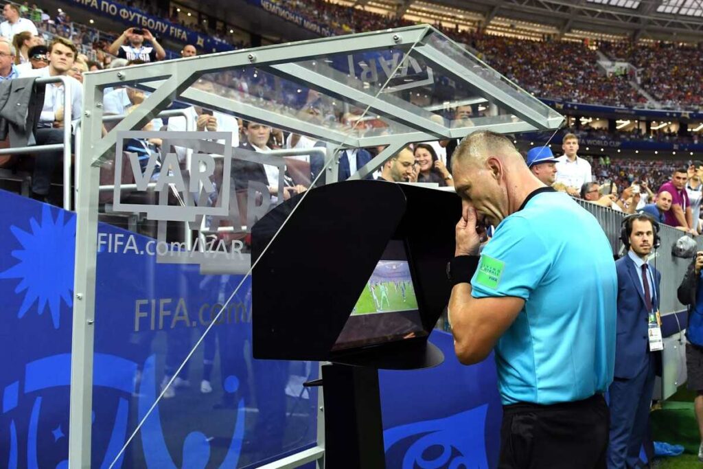 Premier League : le VAR bientôt supprimé ?