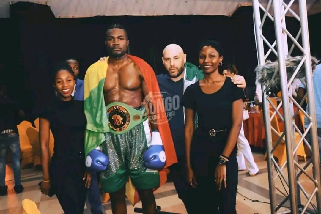 Grand Boxeur Africain