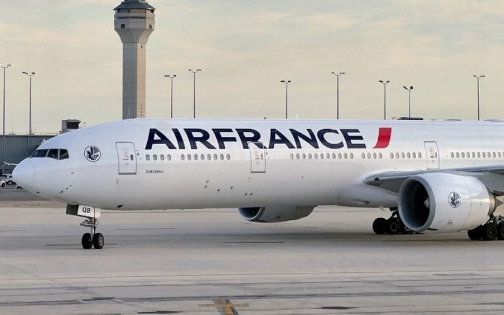 Mauvaise nouvelle pour Air France : plus de 131 milliards de FCFA de pertes ; fragilisée par le Mali, le Burkina Faso et le Niger, la compagnie aérienne va souffrir des...