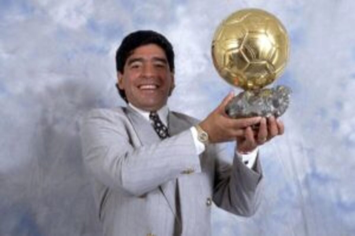 Maradona : incroyable, la famille de la légende réclame le Ballon d’Or volé ; la raison