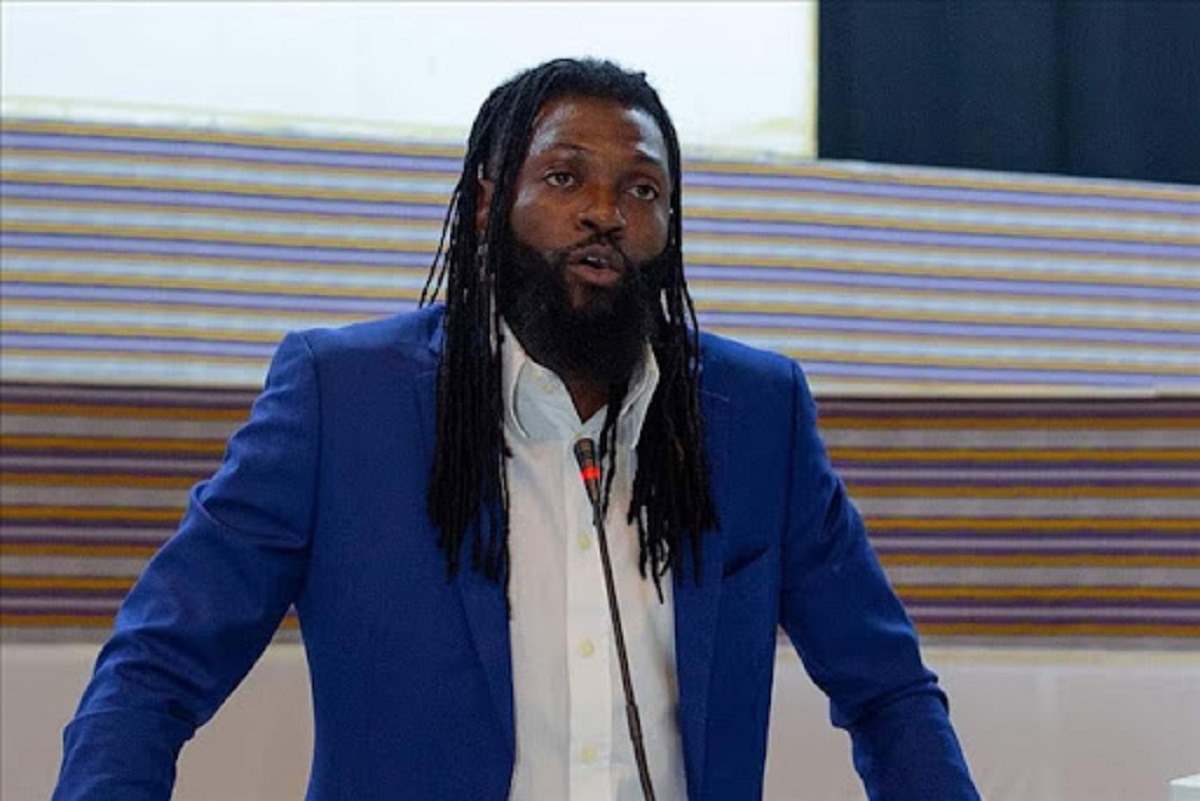 Adebayor Sheyi jeune joueur