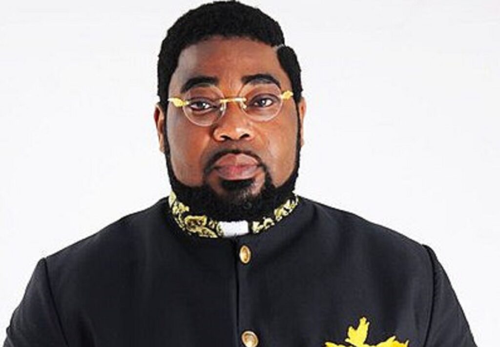 Bishop César Kassié Femme