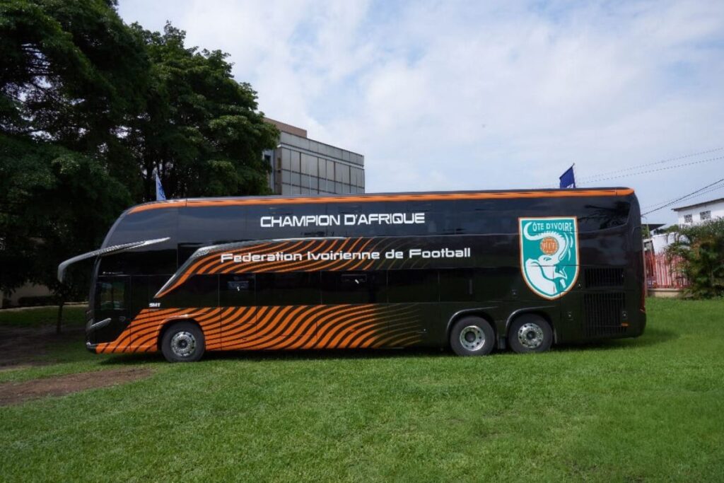 Cérémonie de remise de bus La FIF fait une grosse promesse