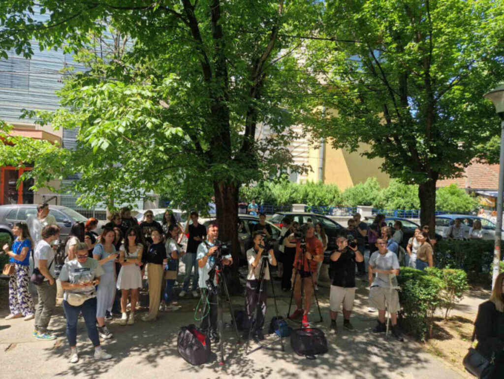 Le doyen de faculté passionné d'attouchements s3xuelles; les étudiants passent à la manifestation