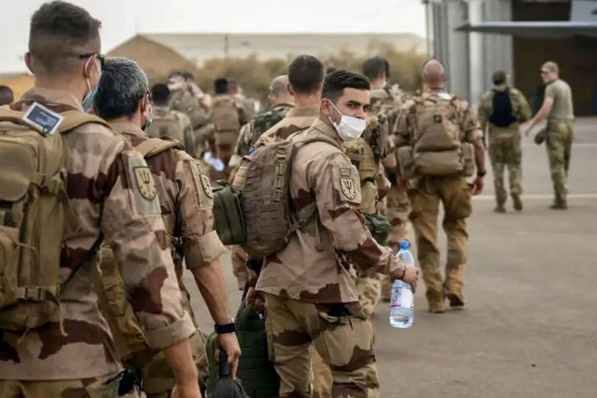 200 militaires français encore présents dans ce pays africain malgré le coup d’État qui a renversé…