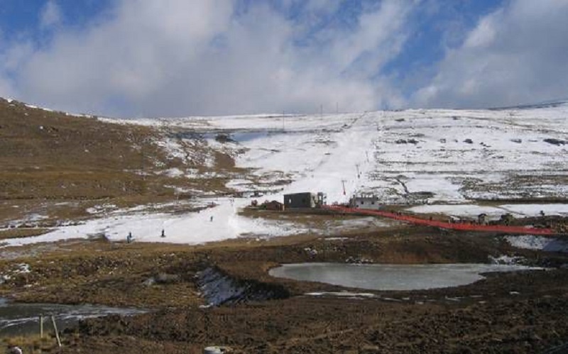 Afrique du Nord : la neige fait son apparition dans le désert de ce pays créant des paysages aussi inattendus que spectaculaires