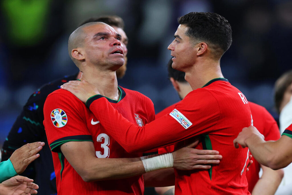 Après la victoire de la France contre le Portugal, ce que Ronaldo a vraiment fait à João Félix  choque la toile (vidéo)