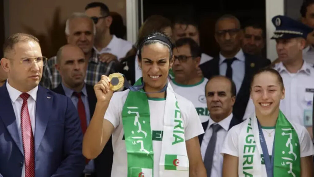 Algérie : accueil triomphal pour les médaillés olympiques dont Imane Khelif