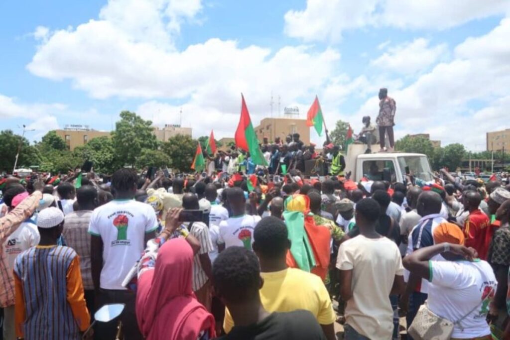 Burkina Faso : les pages Facebook et autres réseaux sociaux avec plus de 5 000 abonnés sont considérées comme des...