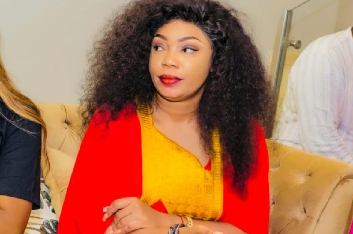 Carina Style Côte d'Ivoire : la chroniqueuse Carina Style quitte l'émission Showbuzz