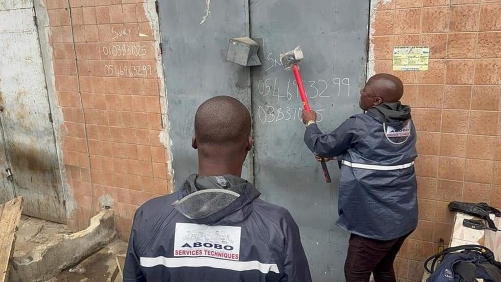 déguerpissement de la casse d'Abobo Côte d'Ivoire : reprise des travaux de déguerpissement de la casse d'Abobo Anador (vidéo) Côte d'Ivoire/Déguerpissement : la casse d'Abobo définitivement fermée Côte d'Ivoire les travaux de déguerpissement à Abobo reportés voici la raison