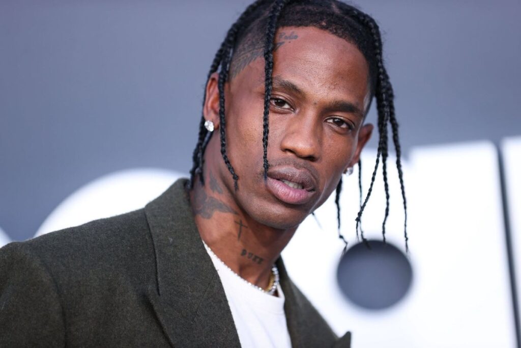 Placée en garde à vue, la méga star américaine Travis Scott reçoit une bonne nouvelle