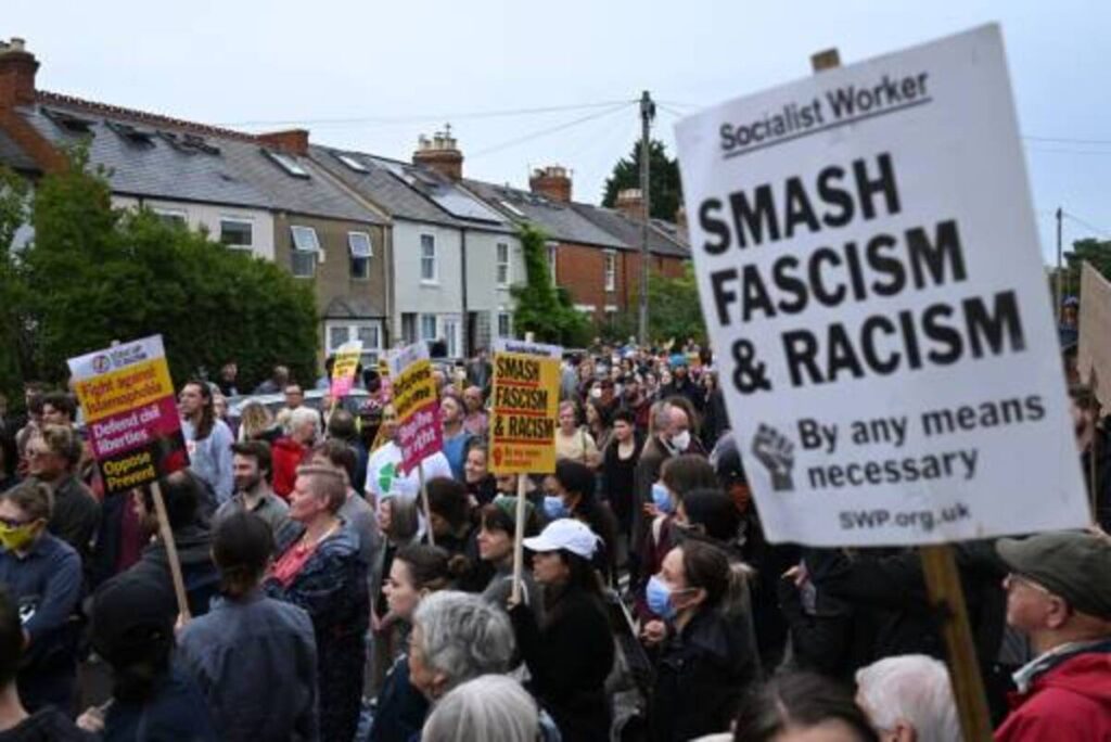 Royaume Uni le racisme bat son plein ; la population se déchaine