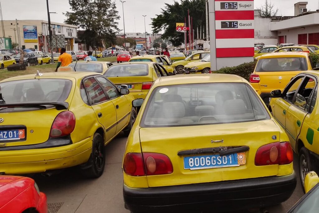 Côte d'Ivoire / Les autorités sévissent contre ces chauffeurs : la raison Côte d'Ivoire : le gouvernement sévit contre ce chauffeur de taxi signalé sur la toile