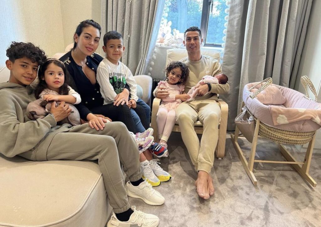 Cristiano Ronaldo : une école refuse l'inscription des enfants de la star ; voici la raison