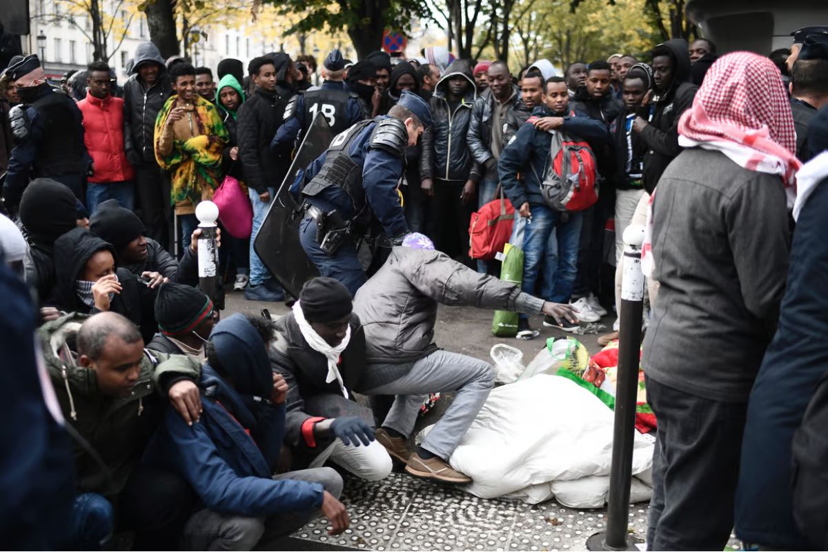 France : mauvaise nouvelle pour les immigrés, le nouveau ministre de l'Intérieur promet de les...
