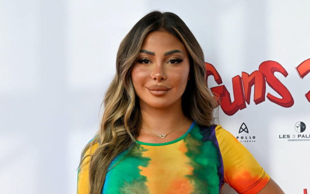 Maeva Ghennam : l'influenceuse française ciblée par des coups de feu