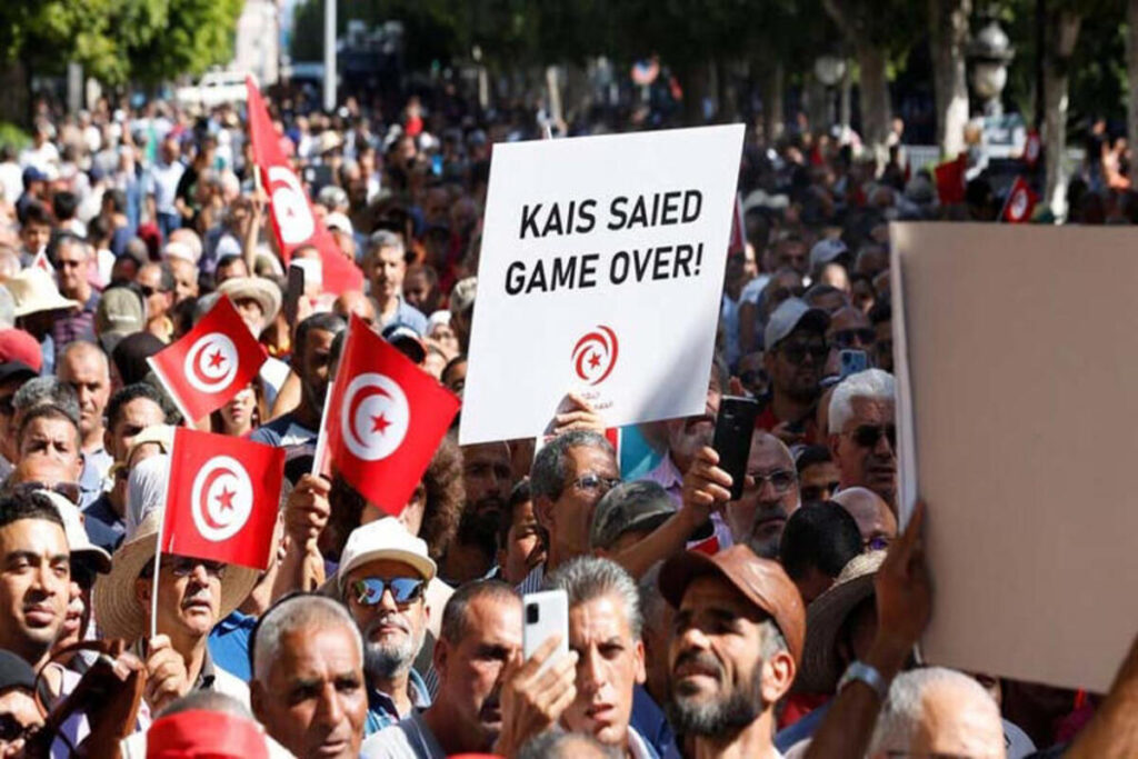 Présidentielle en Tunisie : à peine relâché, ce candidat retombe dans les mailles de la police