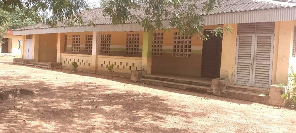 Côte d'Ivoire : les enseignants de nouveau en grève Lycée Thanry, Lycée moderne de… malgré la mise en garde du gouvernement ivoirien, ces établissements ont observé leurs grèves