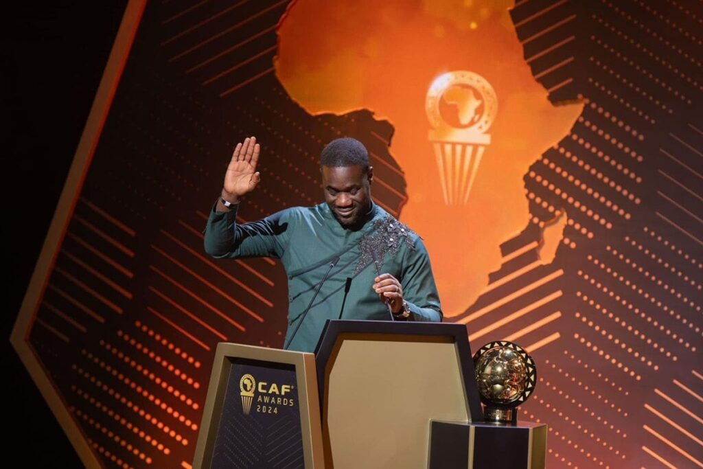 CAF Awards 2024 sacré meilleur entraîneur de l'année, Emerse Faé reçoit des félicitations de...