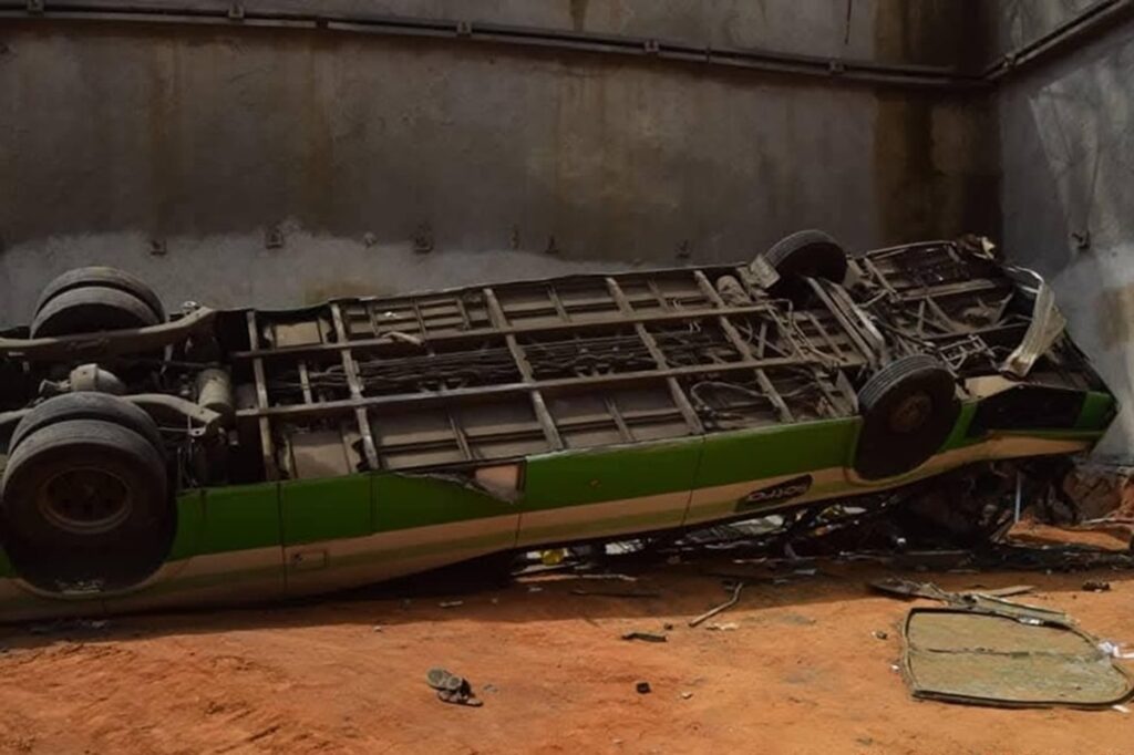 Côte d'Ivoire un bus de la SOTRA chute de 14 mètres et fait des victimes