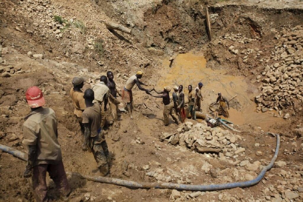Travaille dans une mine
