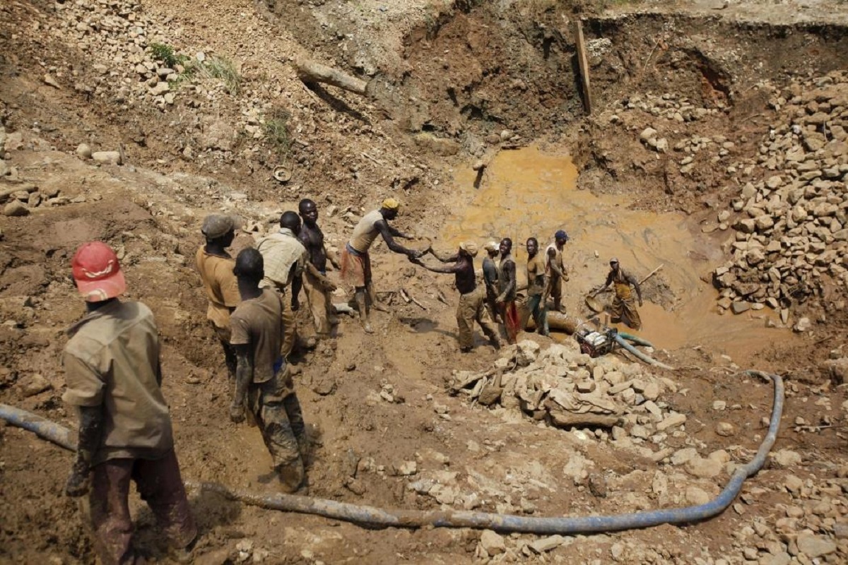Travaille dans une mine